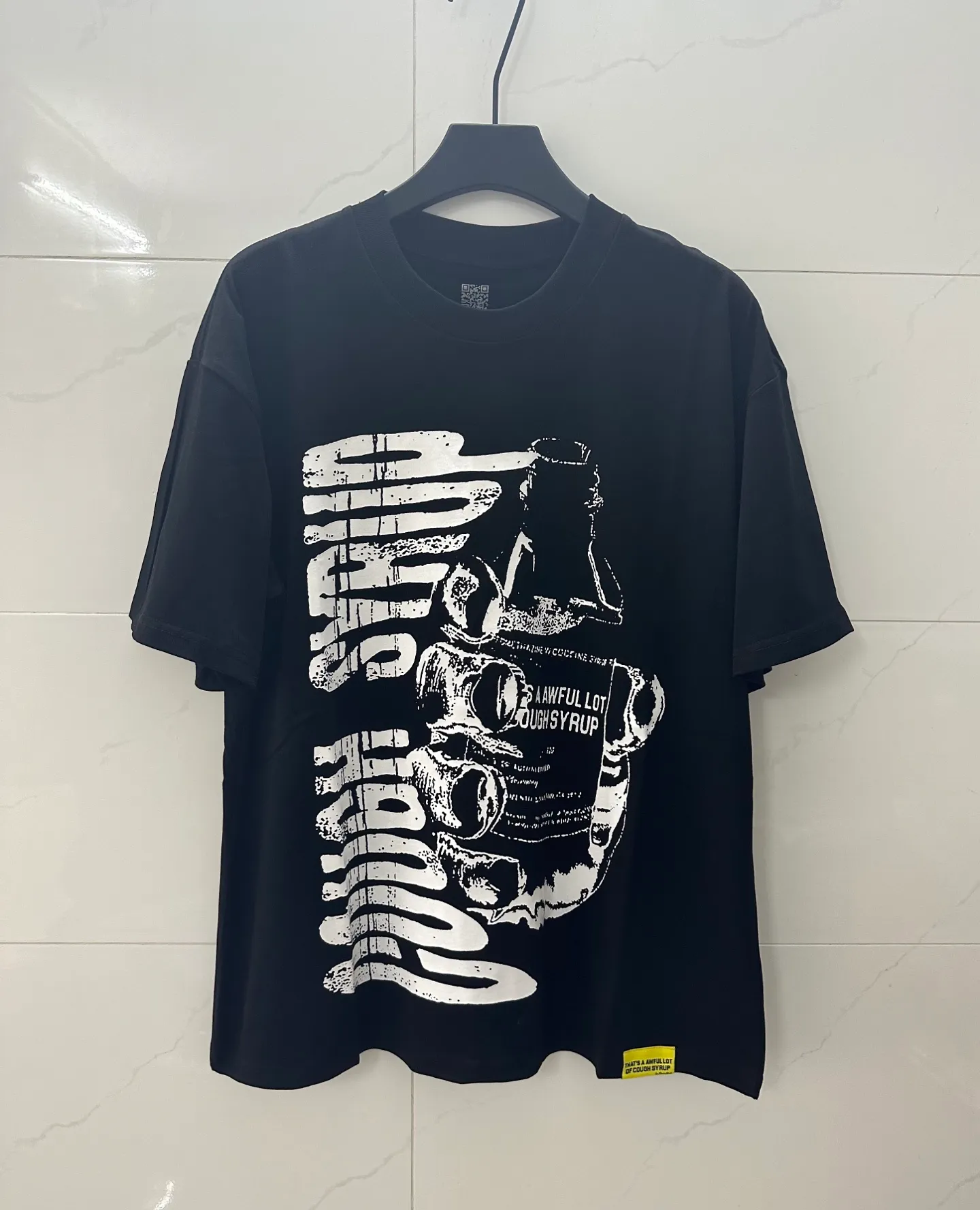 # ｜ THAT'S A AWFUL LOT OF COUGH SYRUP In Stock Real shot American simple trendy brand loose casual T-shirt Fabric (fabric): 32 counts Weight combed double yarn pure cotton Sizes (size): S-M L X L Color (colour): White, Black